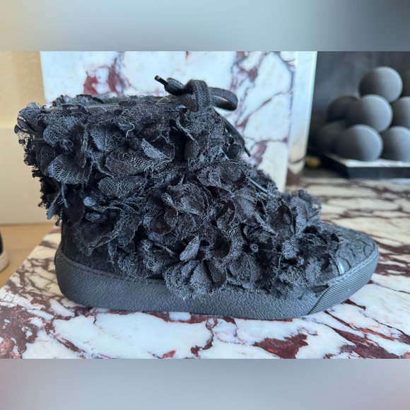 Authentic Never Been Worn CHANEL sneakers with lace flowers - Picture 1 of 7